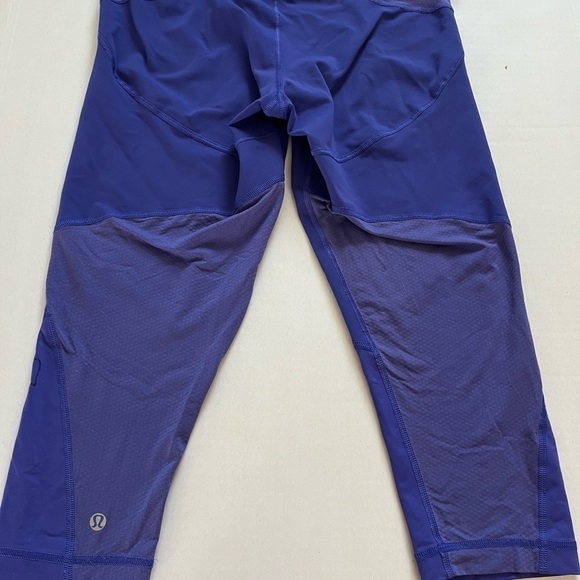 Lululemon Purple/Blue Birds Capri Leggings - Picture 7 of 10